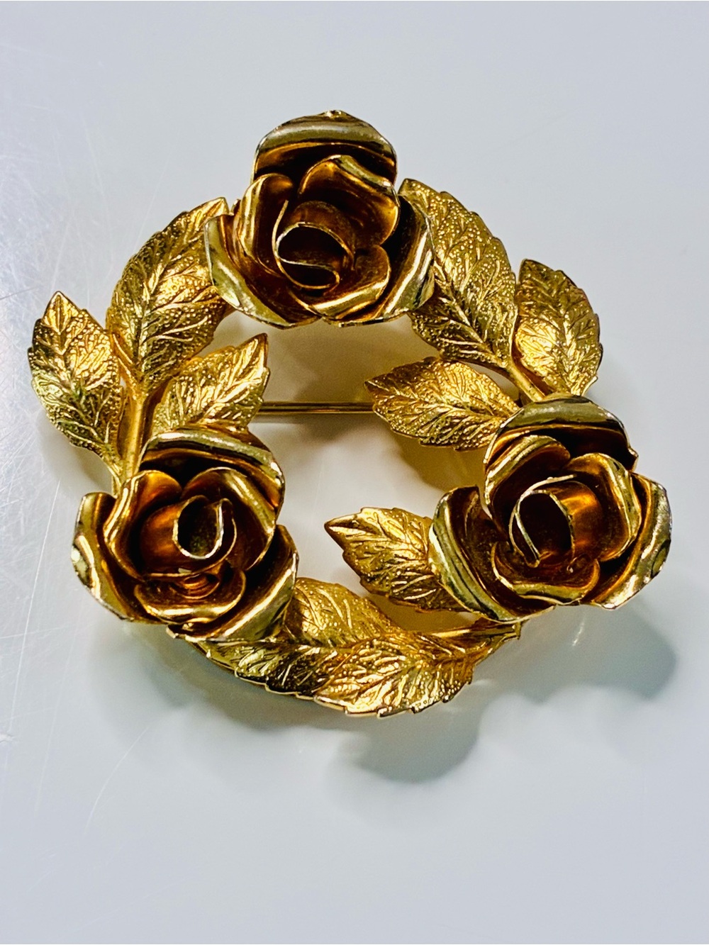 VTG Gold Floral Wreath Brooch - Understated Wealth Classic Women Jewelry EUC - Picture 2 of 11